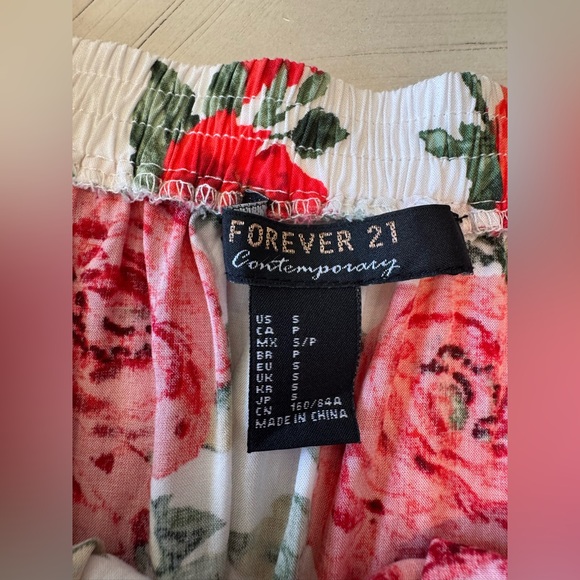 Forever 21 Rose Floral Print Off-the-Shoulder Flowy Top – White/Red – Size S/M - Picture 15 of 16